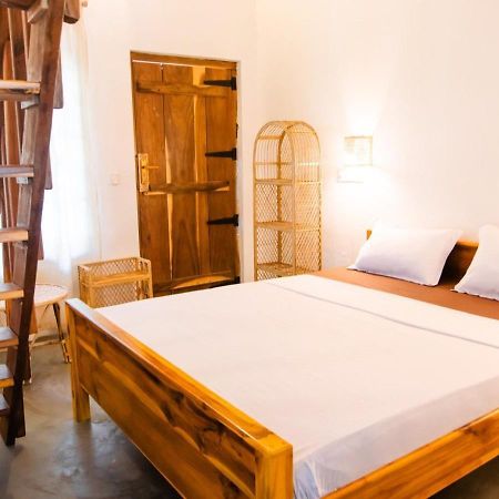 Pompon Hotel Pottuvil Luaran gambar