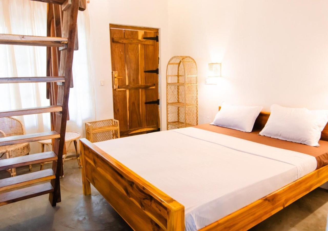 Pompon Hotel Pottuvil Luaran gambar