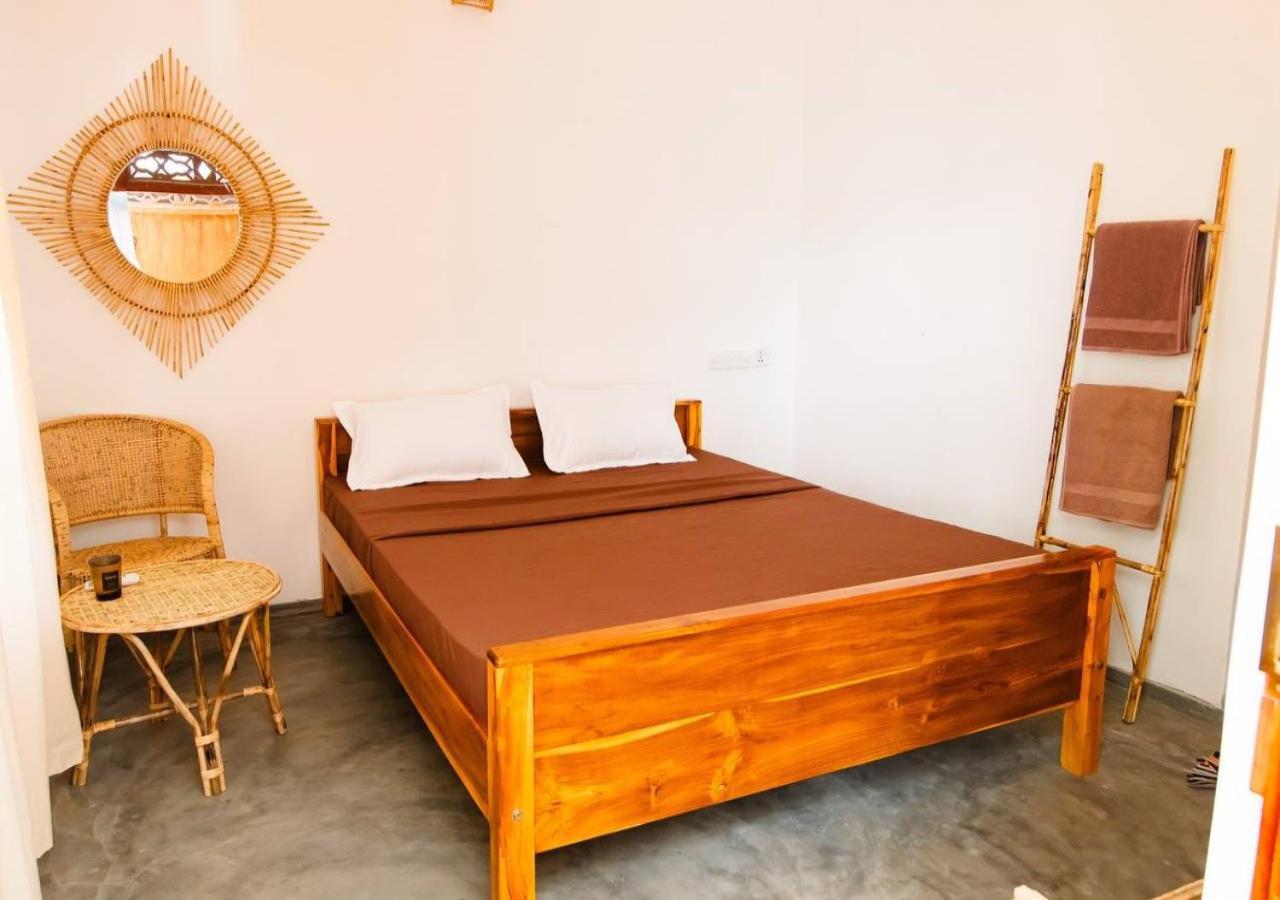Pompon Hotel Pottuvil Luaran gambar