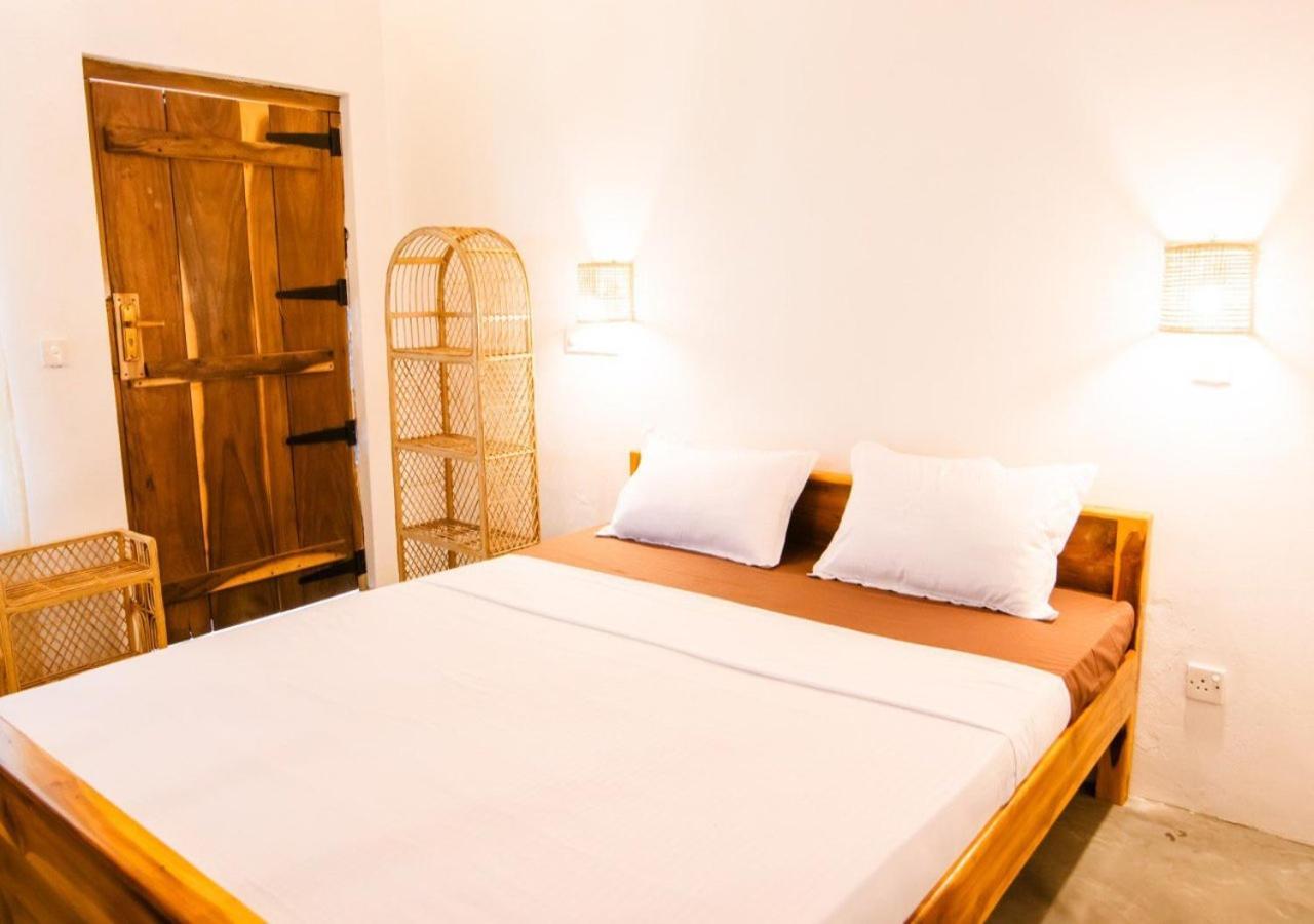 Pompon Hotel Pottuvil Luaran gambar